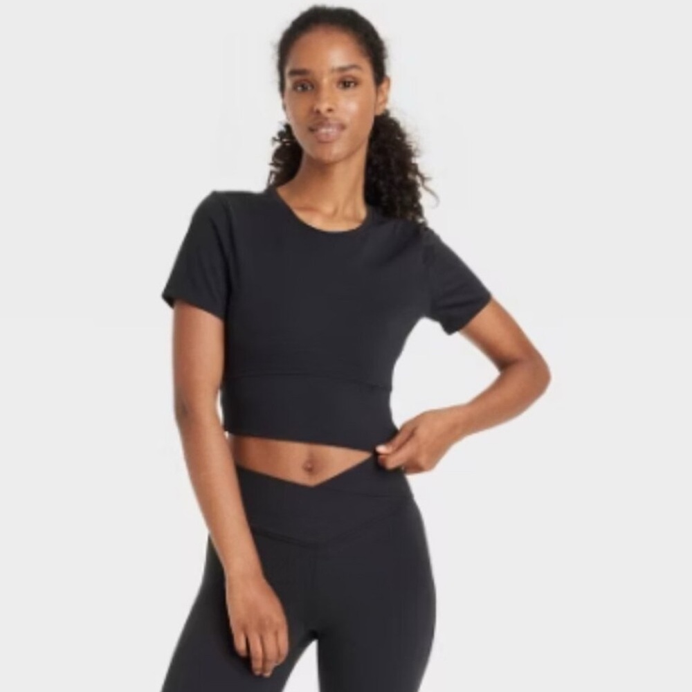 NWT JoyLab Women's M Black Active Cropped Fit Short Sleeve Tee Crew Neck